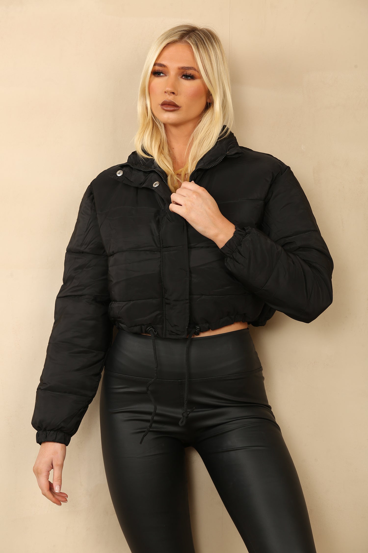 CROPPED PUFFER DETACHABLE ジャケット　MOUSSY Cropped High Shine Puffer Jacket | Calvin Klein