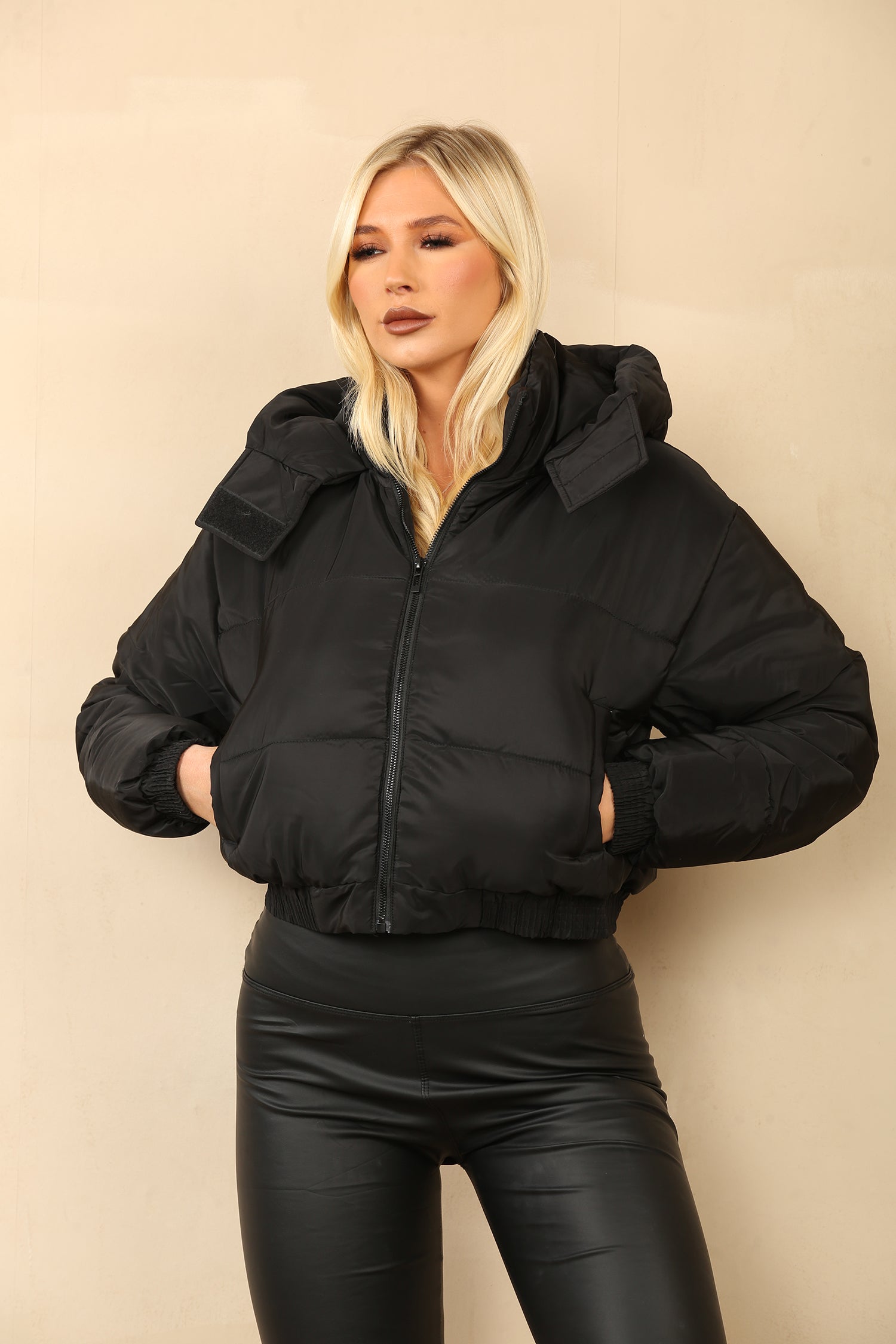 Detachable Sleeves Cropped Black Puffer With Hood Cire Crop